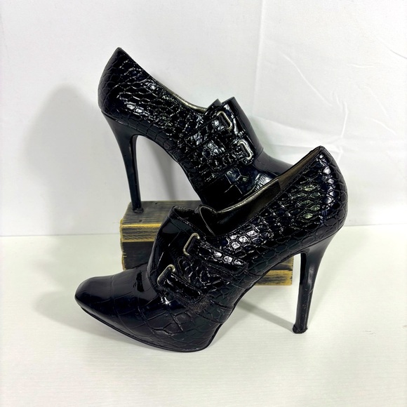 Guess Witchy Black Crocodile Pattern Heels With 2 Side Buckles Size 8.5 - Picture 1 of 7